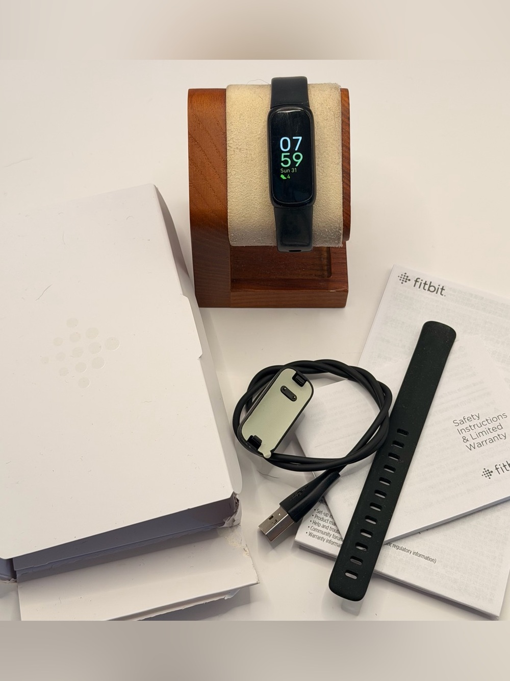 Fitbit Inspire 3, Full set, Tested, Charger included, Black, Very good, Fitness